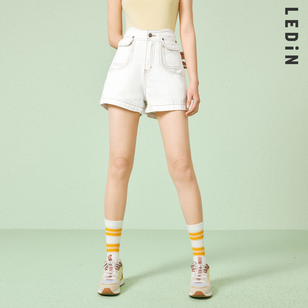 直筒牛仔褲女春季新款褲子女裝童趣花花牛仔褲寬鬆